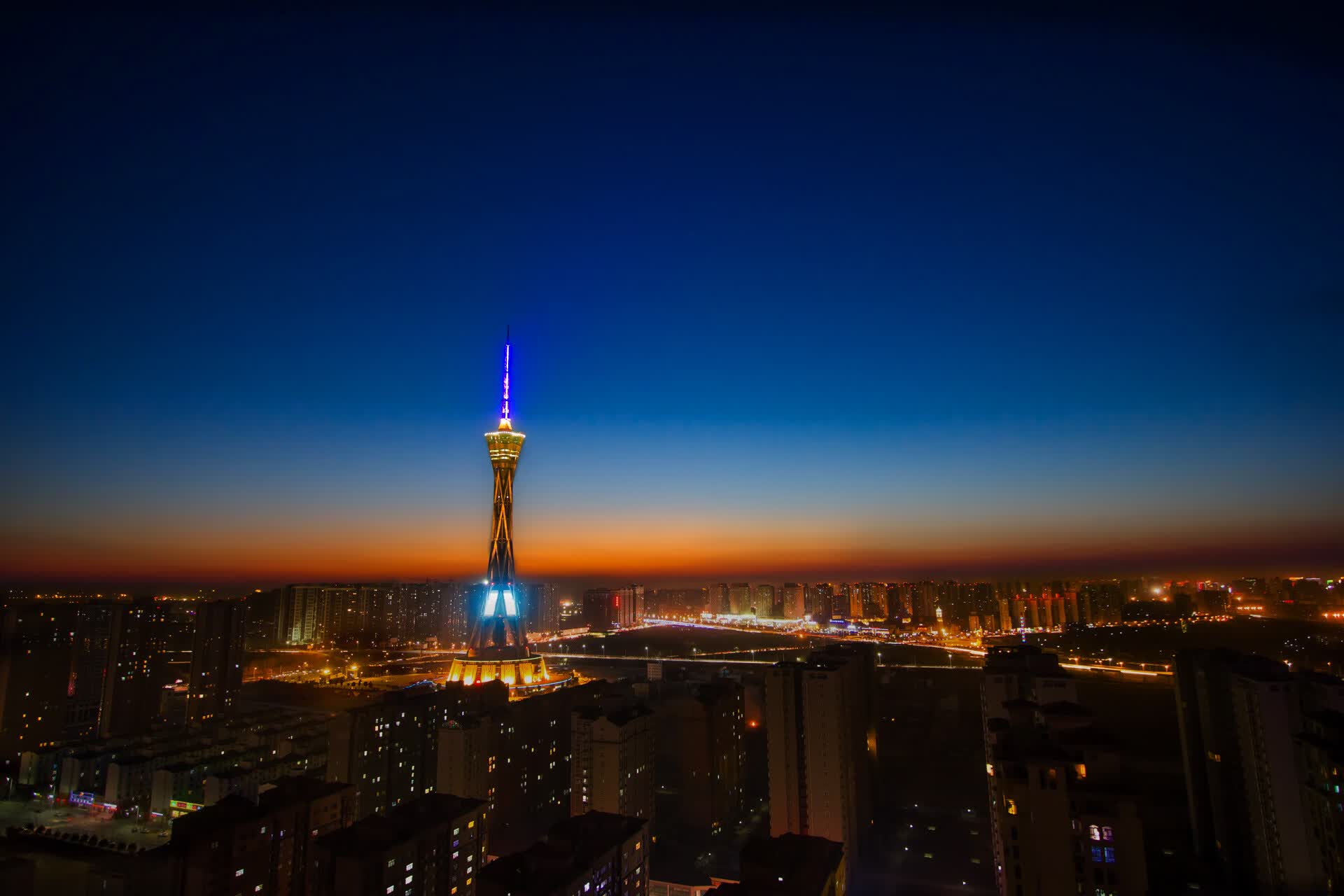 世界举重联赛：训练量化与恢复监测并行提高成绩稳定性，世界举重比赛现场视频